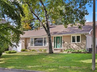 2000 Norway Cres, Ottawa, ON K1H5N7