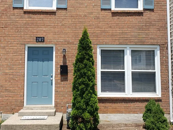 207 Hedgewood Ct, Lexington, KY 40509
