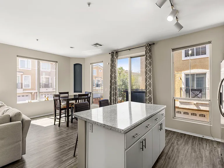 2450 W Glenrosa Ave #9 — Photo 11