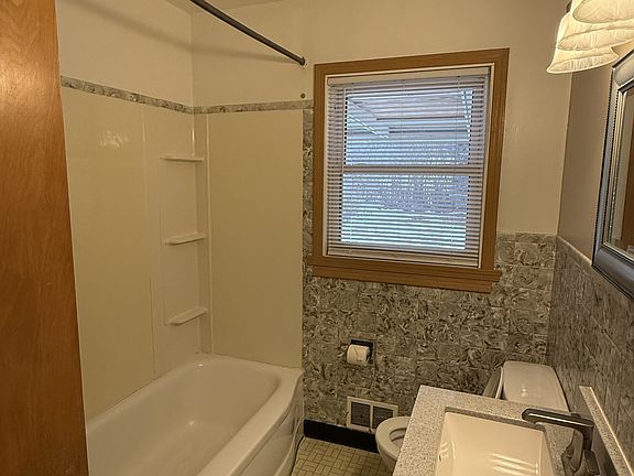 5th image of 951 Park Ave