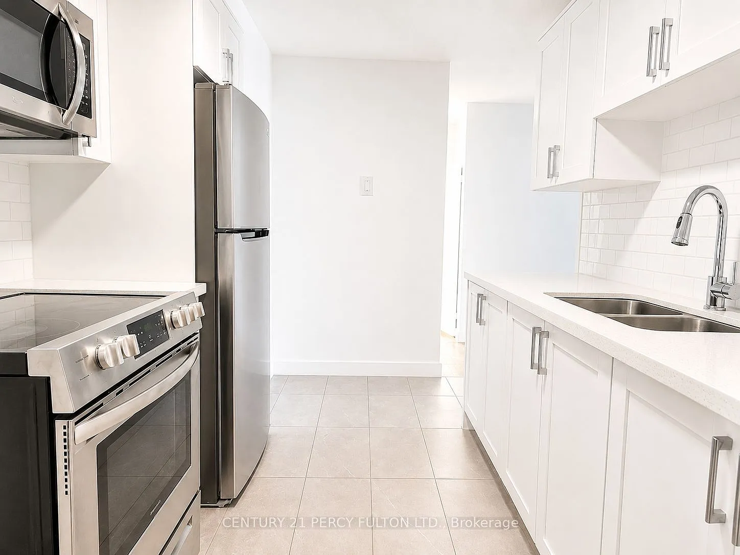 3 bed, $2,100 — Photo 4