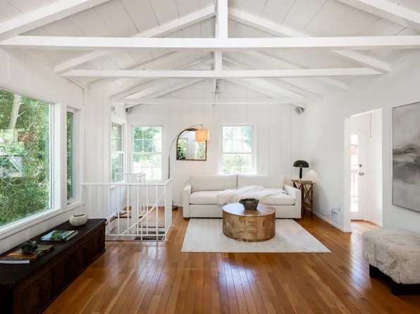 3980 Hopevale Dr, Sherman Oaks, CA 91403