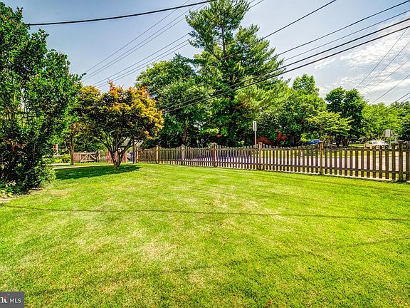 5th image of 9100 Ewing Dr