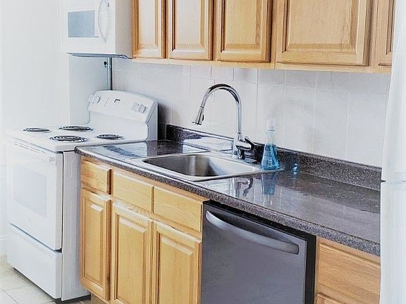 5th image of 2303 28th Ave APT 4A