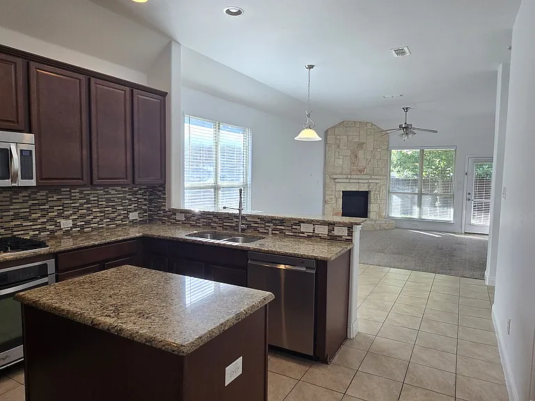 624 Calliopsis St — Photo 20