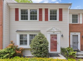 258 Park St #4, New Canaan, CT 06840