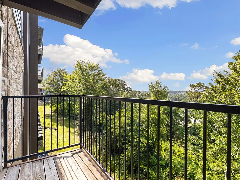 Residences at Overlook — Photo 8