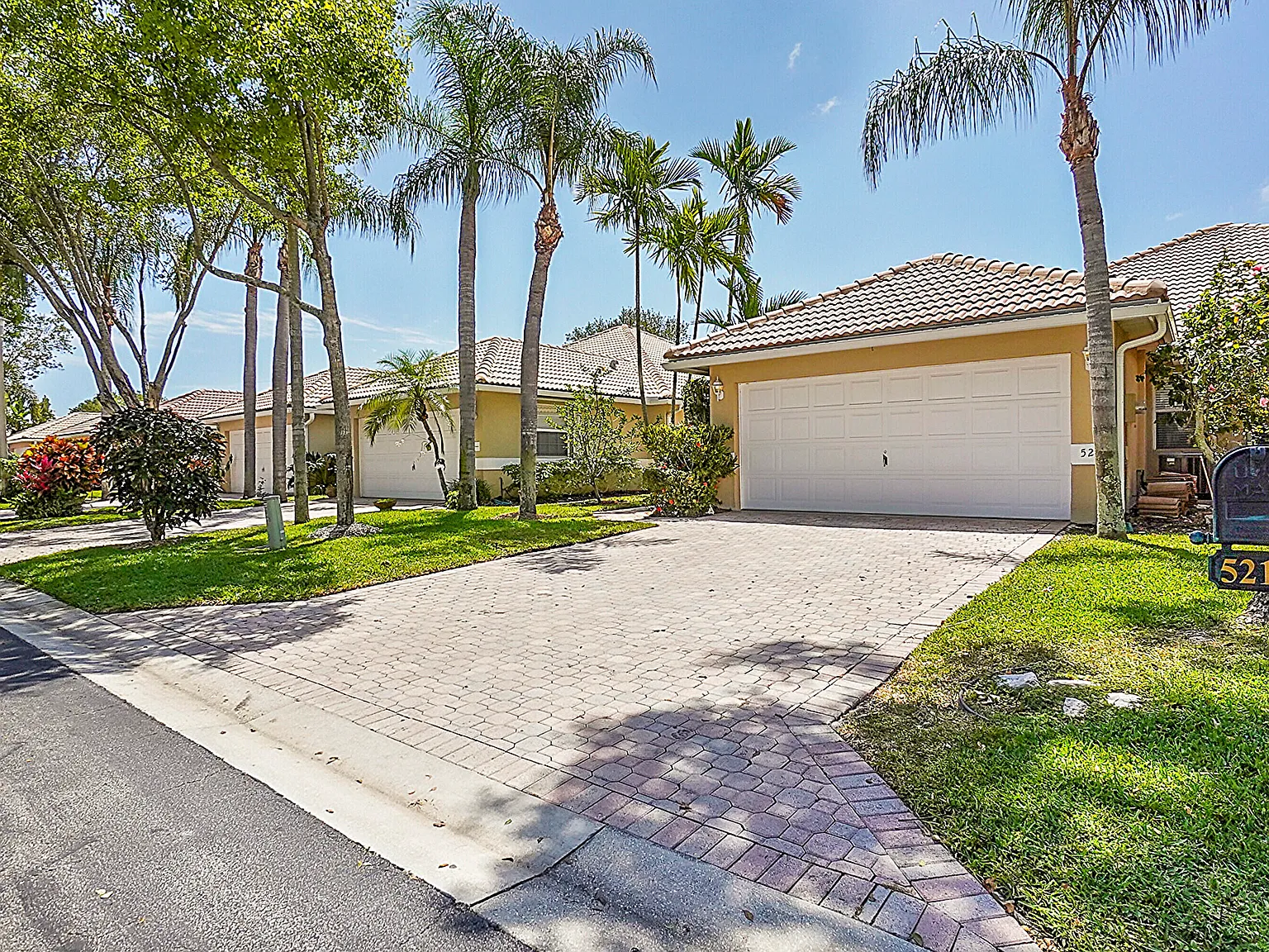 2 bed, 2.0 bath, 1394 sqft, $3,000 — Photo 3