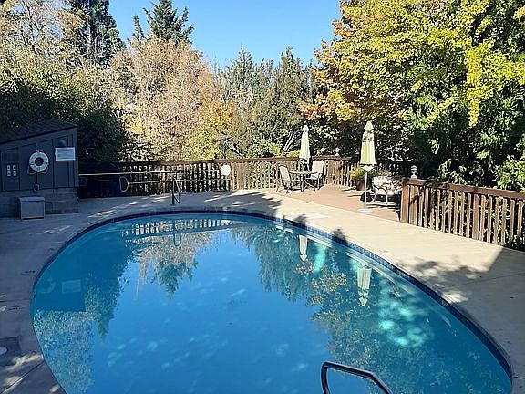 3rd image of 329 Ravenwood Pl