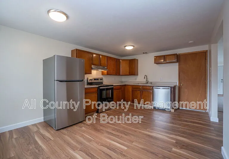 1515 Stuart St — Photo 9