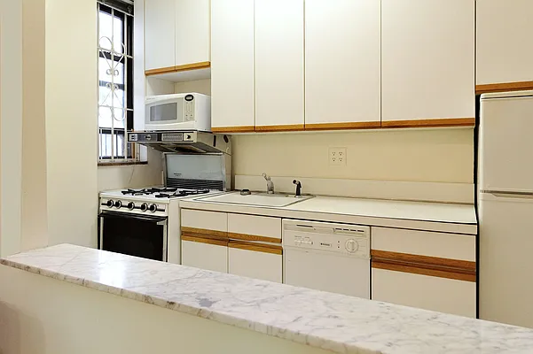 Rented by Compass | media 10