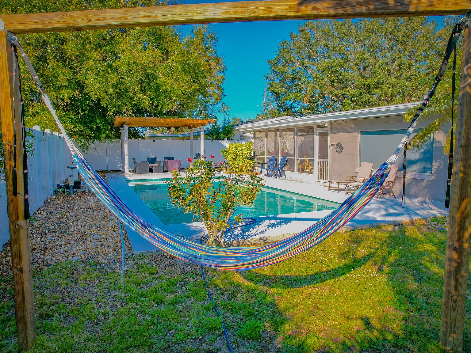 3 bed, 1759 sqft, $3,200 — Photo 3