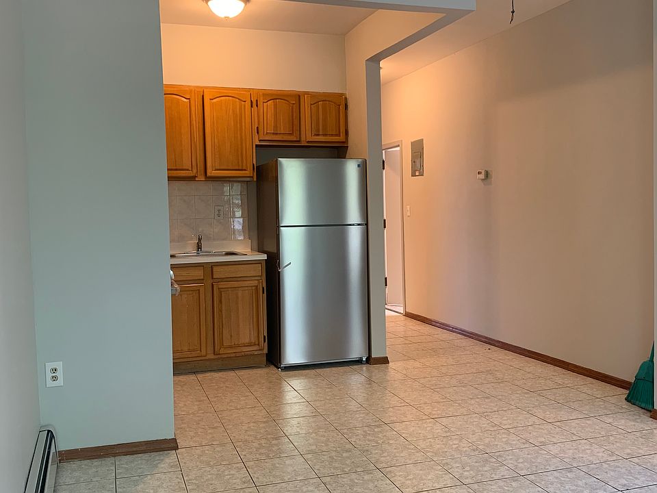 1st image of 588 5th Ave APT 3