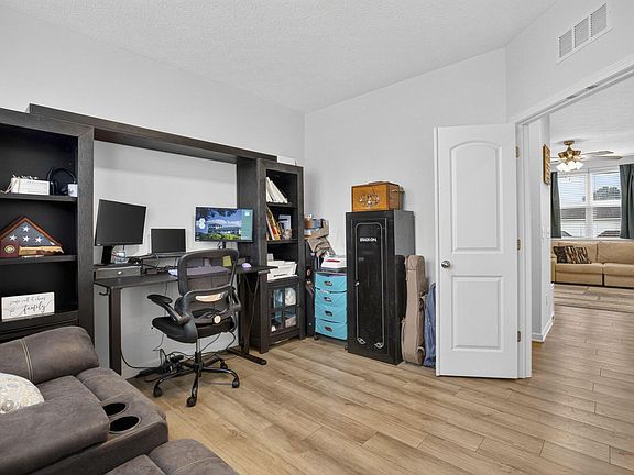 5th image of 3324 Butternut Ln
