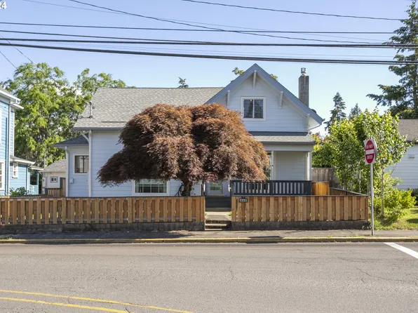 422 Division St, Oregon City, OR 97045