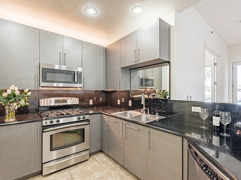 17 W Vernon Ave #11 — Photo 16