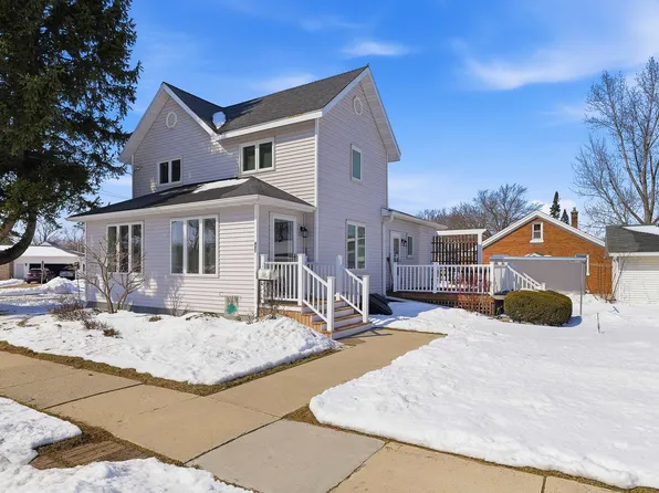 407 W Cherry St, Fox Lake, WI 53933