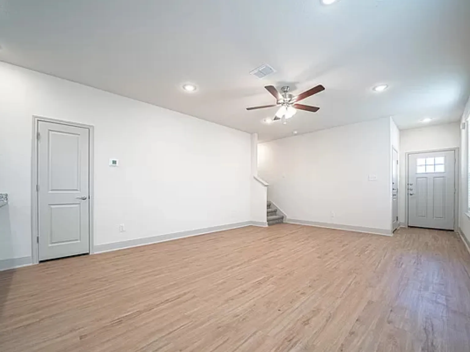 3 bed, 2.5 bath, 1505 sqft, $1,650 — Photo 4