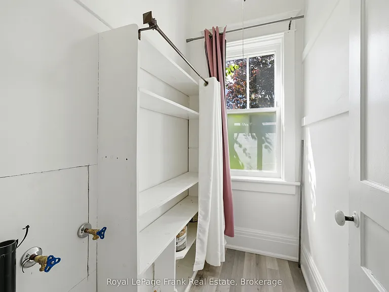 279 Kent St W — Photo 21