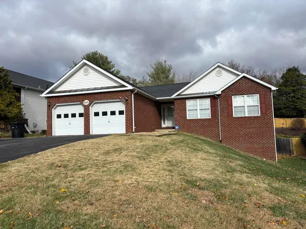 506 Gavin Cir, Salem, VA 24153
