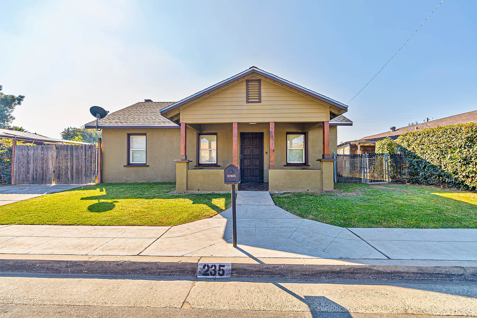 235 W Alluvial Ave photo 1