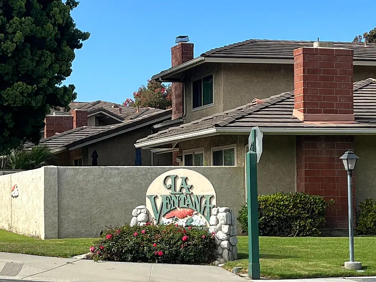 831 Sandberg Ln — Photo 25