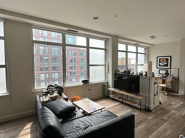 50 E Berkeley St #202 — Photo 1