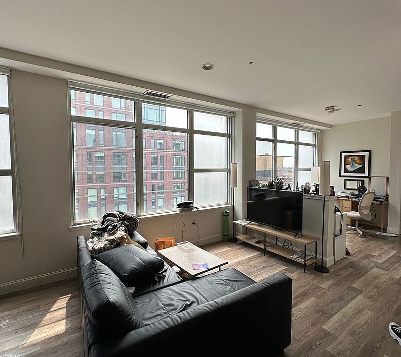 1st image of 50 E Berkeley St #202