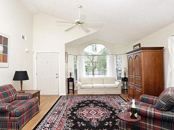 3rd image of 1133 Lantern Creek Ct