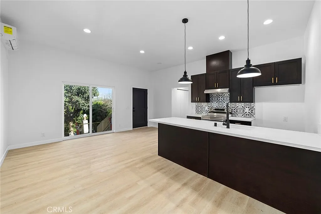 2 bed, 840 sqft, $2,699 — Photo 4