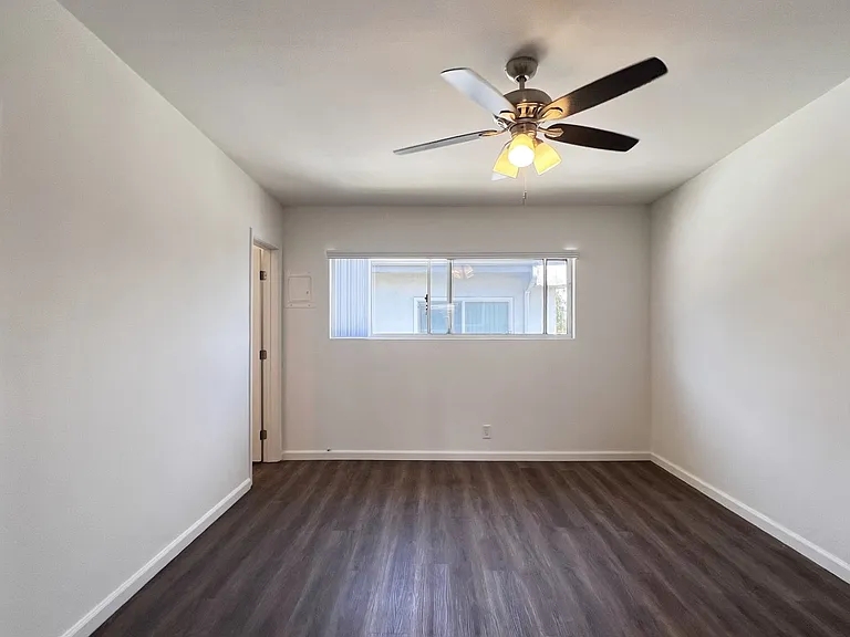 1713 W Malvern Ave #D — Photo 7