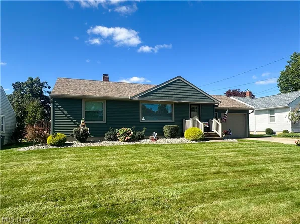 910 Woodlawn Ave, Girard, OH 44420