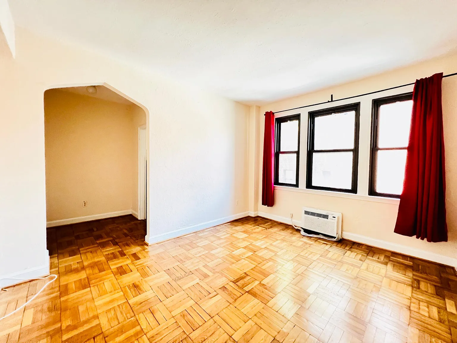 Studio, 400 sqft, $2,000 — Photo 4