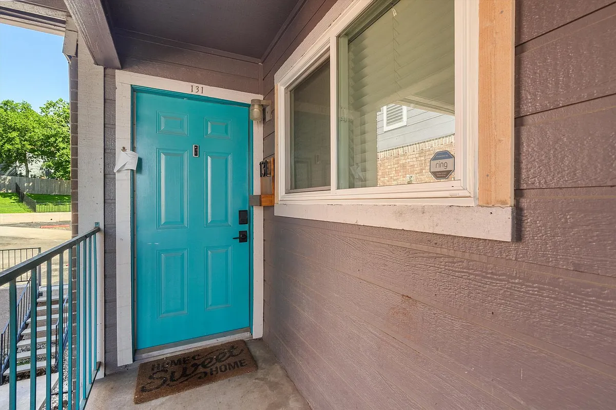 Building Photo - 1840 Burton Dr #131