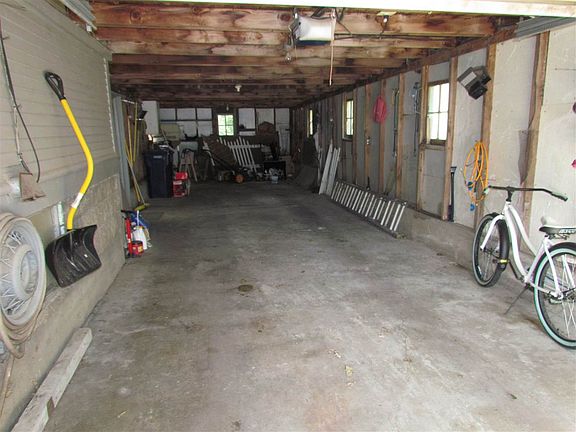 4th image of 721 Locust St