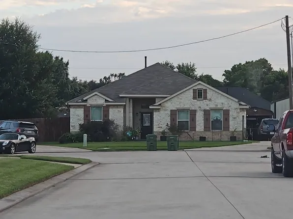 100 Aline Dr, Dayton, TX 77535