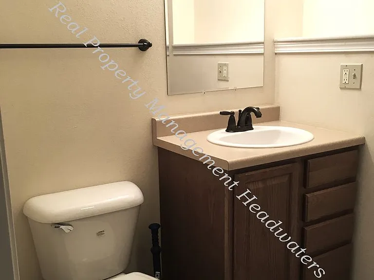 1311 Peosta Ave — Photo 7