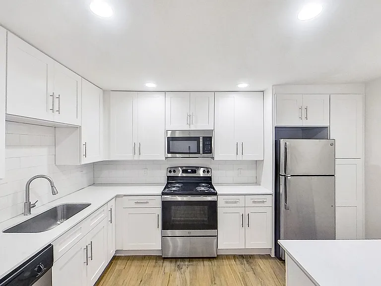 907 N Beacon — Photo 13