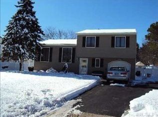 102 Spiral Rd, Holtsville, NY 11742