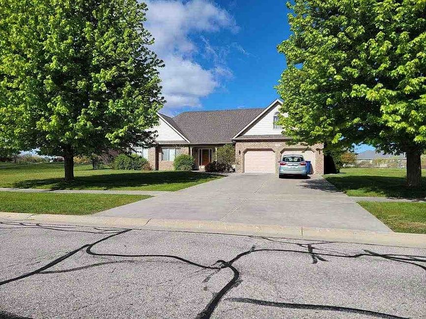1453 Eagle Crest Ct