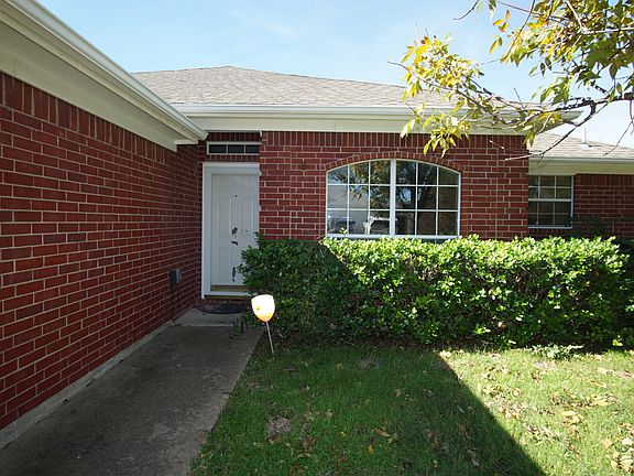 2nd image of 1119 Edenbrook Dr