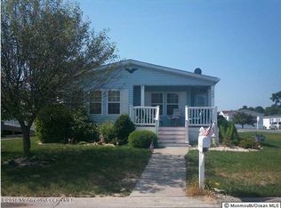 400 Maplehurst Ct, Whiting, NJ 08759