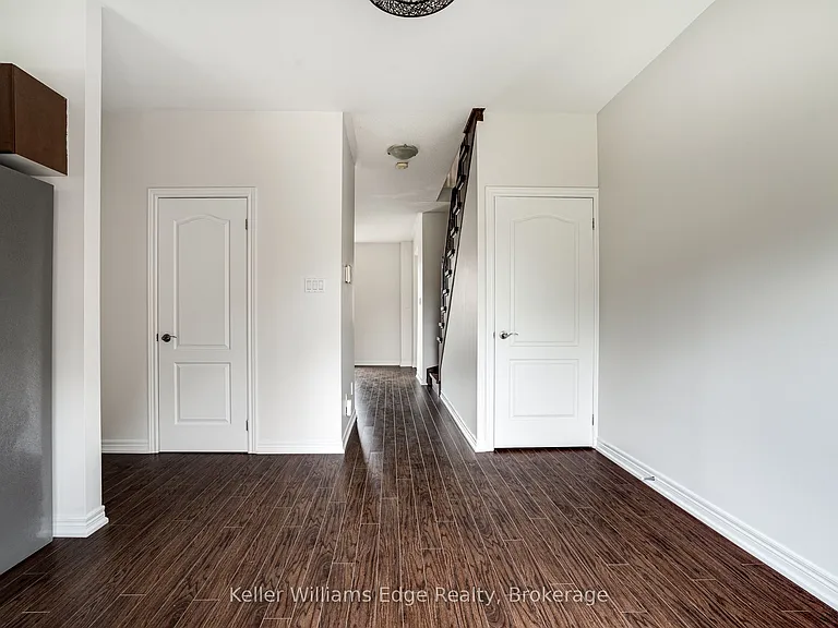 93 Glendarling Cres — Photo 13