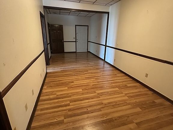4th image of 504 E Valley Rd APT A