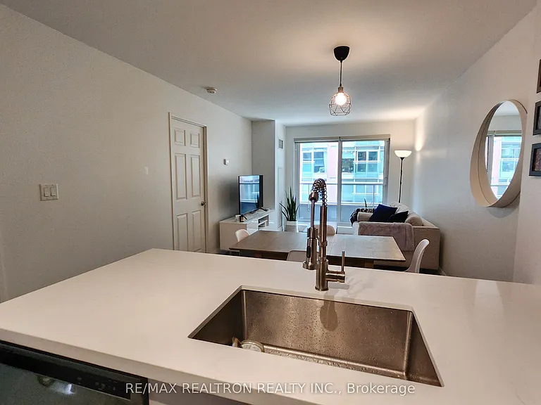 230 King St E #511 — Photo 25