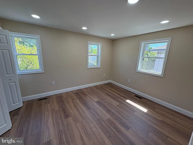 2344 Hamilton Ave — Photo 16