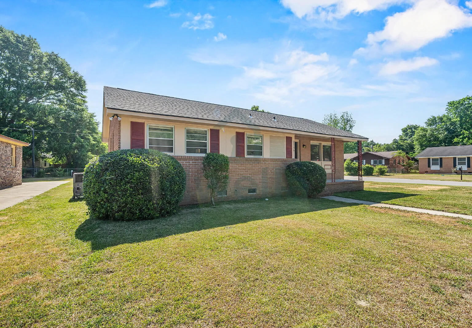 3 bed, 1.5 bath, 1059 sqft, $1,449 — Photo 1