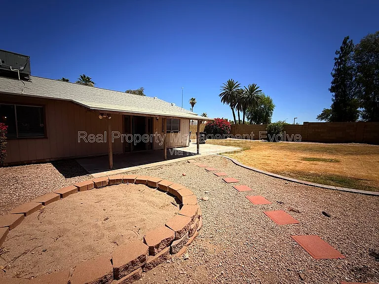 2401 W Fremont Dr — Photo 25