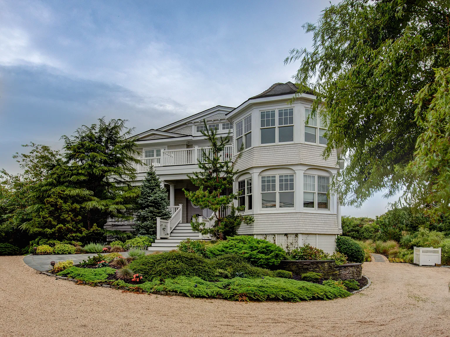 Oceanfront estate with spectacular Atlantic views on Dune Road — Photo 3