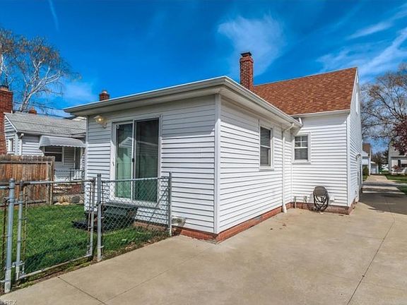 5th image of 24890 Farringdon Ave